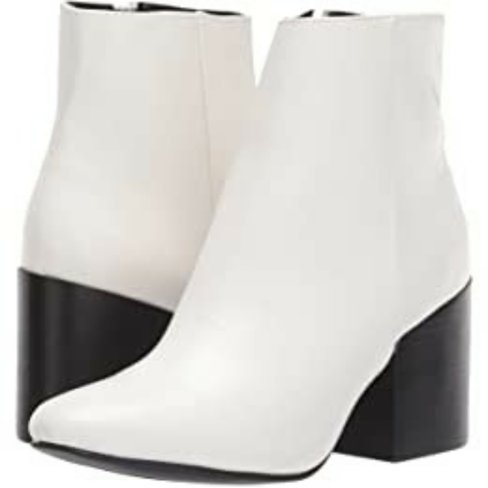 Madden Girl Womens Aaden White Paris, size 7, white boots are 🔥